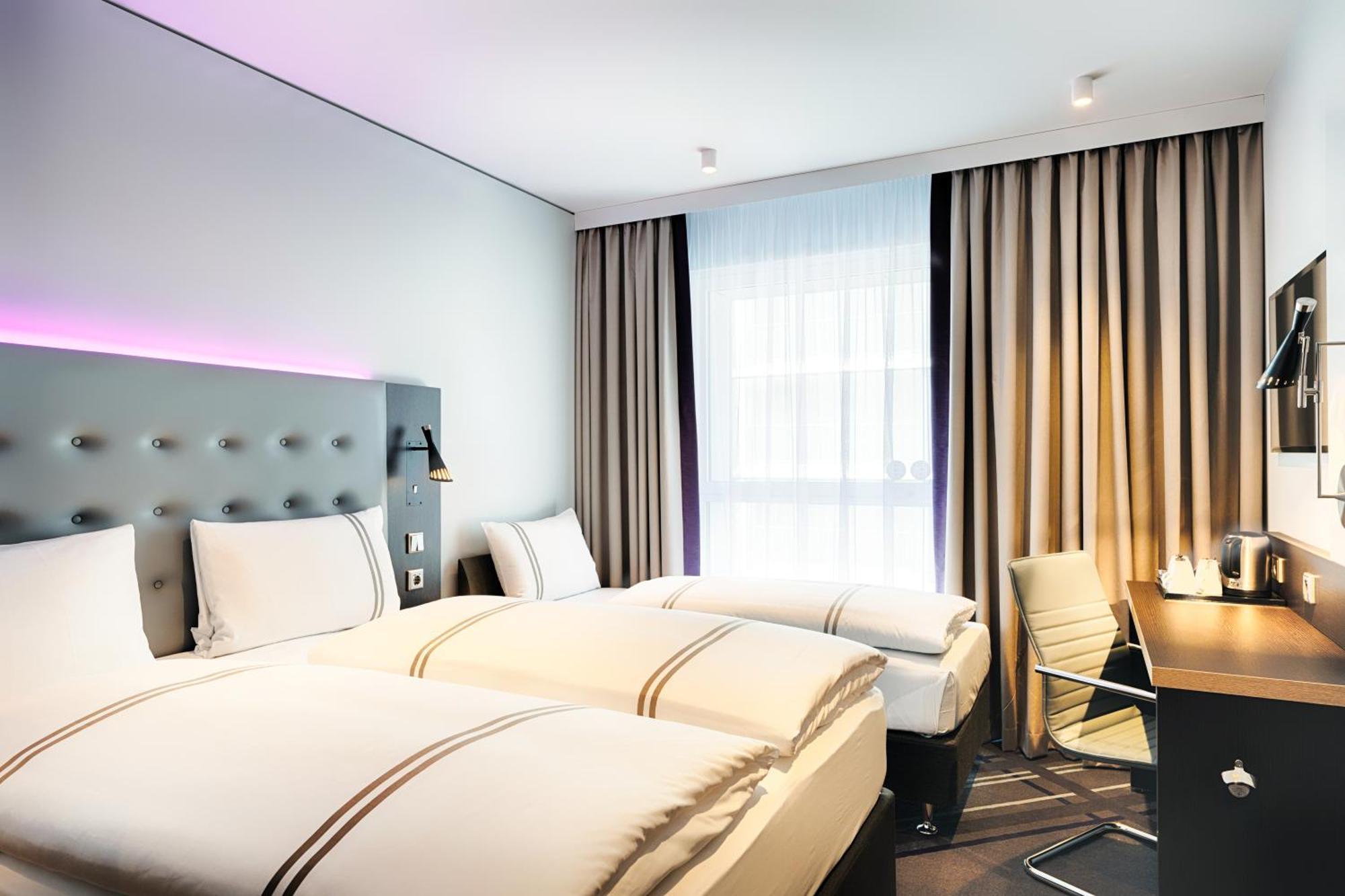 Premier Inn Saarbruecken City Centre ภายนอก รูปภาพ
